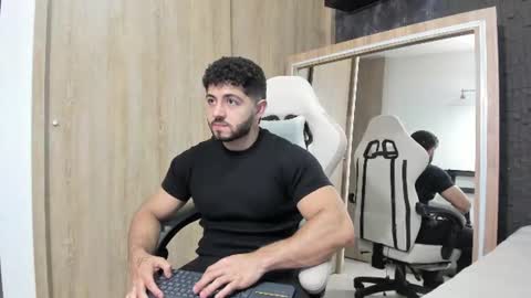 Snapshot of thiago_moretti chatting on July 2026 03:33:01 AM THIAGO online show from July 2026 03:33:01 AM