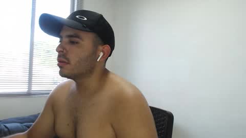 Thiago online show from October 2025 08:10:01 PM