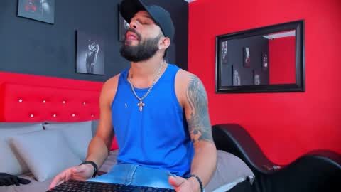 Thia Gomez online show from September 2025 12:27:01 PM