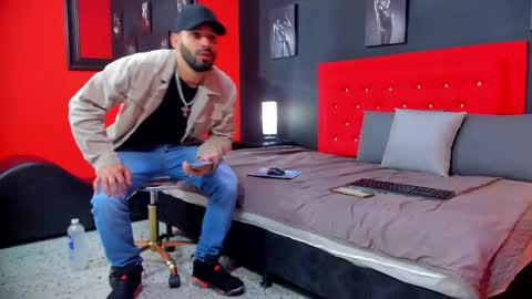 Thia Gomez online show from October 2025 12:36:02 PM