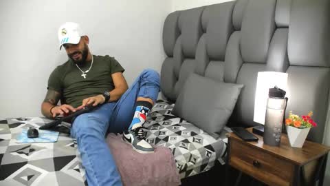 Thia Gomez online show from March 2026 07:18:02 PM