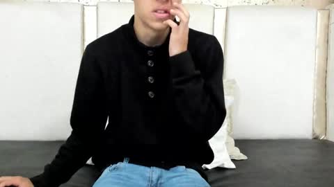 Thiago   online show from January 2025 07:02:02 PM