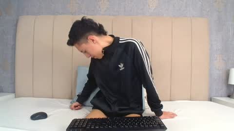 Thiago   online show from June 2026 01:02:01 PM