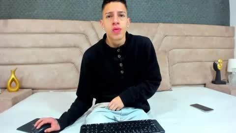 Thiago   online show from July 2026 12:22:01 PM