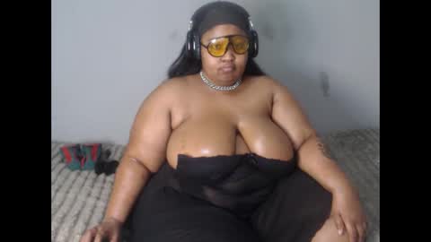 Snapshot of thickassmamie26 chatting on May 2026 08:11:01 AM thickassmamie26 online show from May 2026 08:11:01 AM