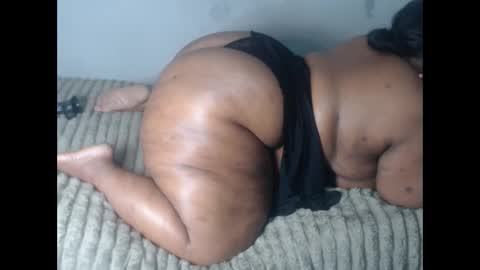 Snapshot of thickassmamie26 chatting on June 2026 06:26:01 AM thickassmamie26 online show from June 2026 06:26:01 AM