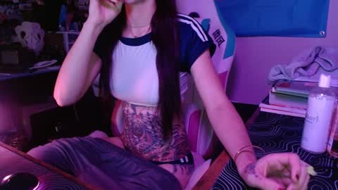 Snapshot of thighsnacks chatting on December 2024 09:46:01 PM snacks online show from December 2024 09:46:01 PM