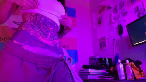 Snapshot of thighsnacks chatting on January 2025 08:58:02 PM snacks online show from January 2025 08:58:02 PM