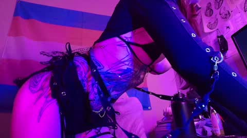 Snapshot of thighsnacks chatting on February 2025 03:45:01 AM snacks online show from February 2025 03:45:01 AM