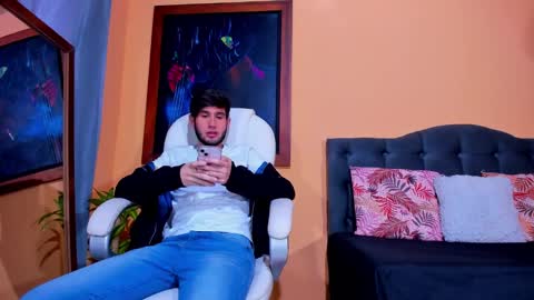 Snapshot of thiiago_tay chatting on December 2024 12:44:01 PM Thiiago online show from December 2024 12:44:01 PM