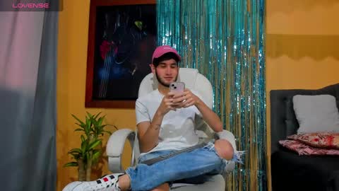 Snapshot of thiiago_tay chatting on December 2024 08:04:02 PM Thiiago online show from December 2024 08:04:02 PM