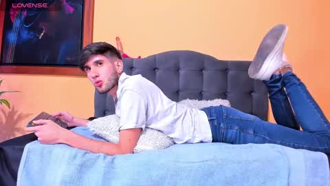 Snapshot of thiiago_tay chatting on December 2024 04:05:02 PM Thiiago online show from December 2024 04:05:02 PM