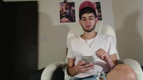 Snapshot of thiiago_tay chatting on December 2024 12:20:01 AM Thiiago online show from December 2024 12:20:01 AM