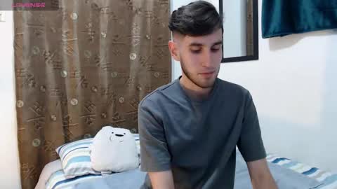 Snapshot of thiiago_tay chatting on October 2025 11:35:01 PM Thiiago online show from October 2025 11:35:01 PM