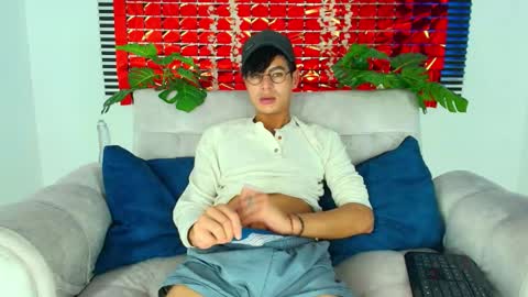 Thiago Saenzz online show from February 2026 06:36:02 PM