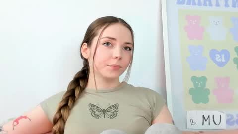 Snapshot of thisisamelia chatting on May 2026 03:40:02 PM Amelia shows on mondays fridays and sundays if anything changes im giving updates on my fansly online show from May 2026 03:40:02 PM