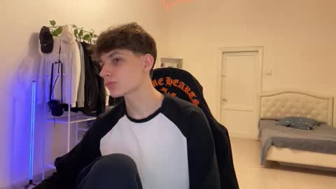 Thomas Hill online show from December 2025 08:17:01 PM