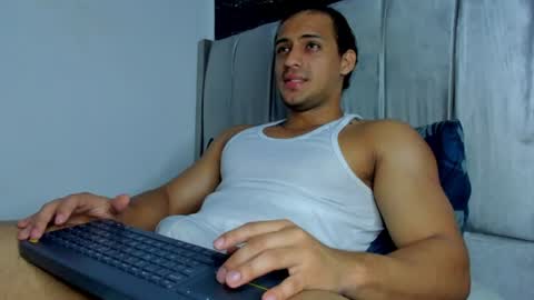 Snapshot of thomas__wayne chatting on July 2026 03:03:02 PM Thomas online show from July 2026 03:03:02 PM