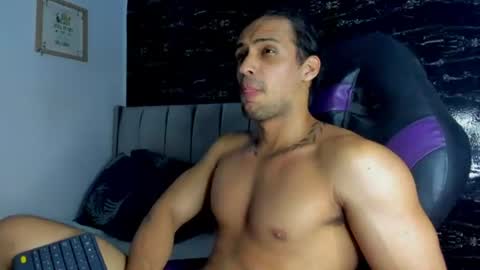 Snapshot of thomas__wayne chatting on July 2026 03:13:01 AM Thomas online show from July 2026 03:13:01 AM