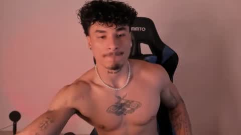 Snapshot of thomas_fit1 chatting on June 2026 04:04:02 AM Thomas 3 JUST STAY AND BE MY LAST LOVE online show from June 2026 04:04:02 AM