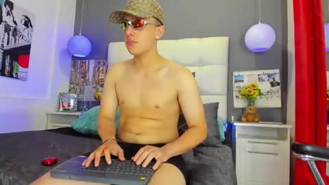 Snapshot of thomas_may4rs chatting on March 2025 04:06:01 AM ---Thomas--- online show from March 2025 04:06:01 AM