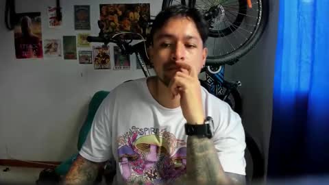 Snapshot of thomas_rol chatting on November 2025 04:40:02 PM Thomas online show from November 2025 04:40:02 PM