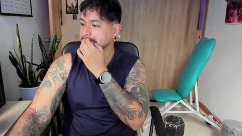 Snapshot of thomas_rol chatting on December 2025 05:07:01 PM Thomas online show from December 2025 05:07:01 PM