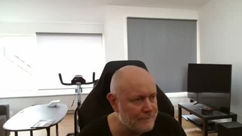 thomash32 online show from October 2025 10:54:02 AM