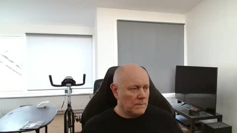 thomash32 online show from October 2025 08:55:02 AM