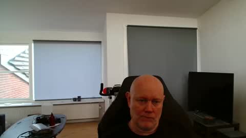 thomash32 online show from November 2025 08:36:01 AM