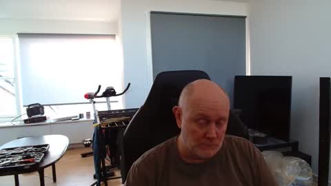 thomash32 online show from January 2026 12:55:01 PM