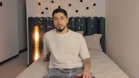 sweetfit boy online show from December 2025 06:17:01 PM