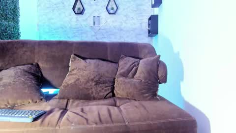 thomass_conor online show from October 2025 11:00:01 AM