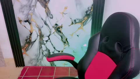 Thomas online show from December 2025 09:54:01 PM