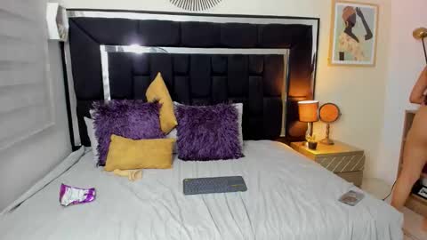 Snapshot of thriana_moon chatting on April 2026 02:15:02 AM thriana online show from April 2026 02:15:02 AM