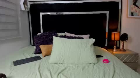 Snapshot of thriana_moon chatting on May 2026 11:34:04 PM thriana online show from May 2026 11:34:04 PM