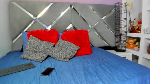Snapshot of thriana_moon chatting on May 2026 01:58:02 AM thriana online show from May 2026 01:58:02 AM