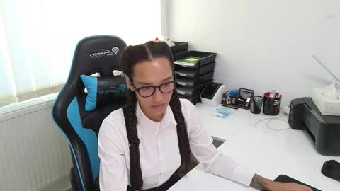 tia_j online show from September 2025 03:14:01 PM