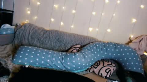 tiameow online show from April 2026 05:46:01 PM