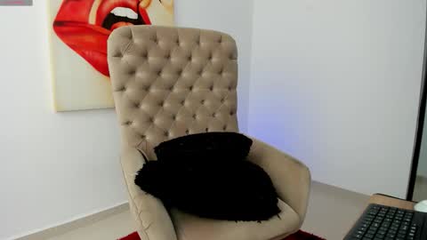 carolina online show from October 2025 08:35:01 PM