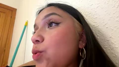 Snapshot of tianale chatting on May 2026 11:28:02 PM Tiana Le online show from May 2026 11:28:02 PM
