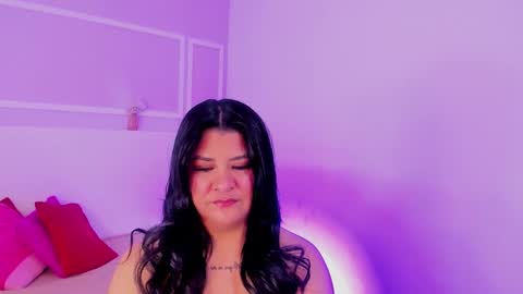 tiannagloww online show from February 2026 06:59:02 PM