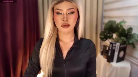 Snapshot of tiara_perezx chatting on March 2026 07:47:01 AM Sam online show from March 2026 07:47:01 AM