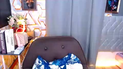 Snapshot of tiarrafoxs chatting on May 2026 12:13:02 PM tiarrafoxs online show from May 2026 12:13:02 PM