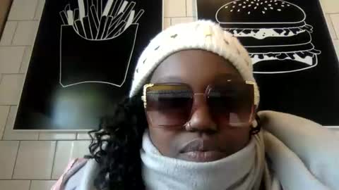 Snapshot of tierrahenri chatting on January 2025 03:02:01 PM Tierra Henri online show from January 2025 03:02:01 PM