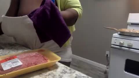 Snapshot of tierrahenri chatting on January 2025 09:05:01 PM Tierra Henri online show from January 2025 09:05:01 PM