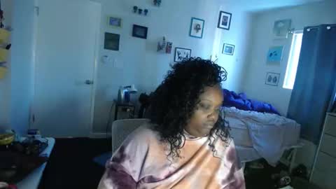 Snapshot of tierrahenri chatting on October 2025 04:52:01 PM Tierra Henri online show from October 2025 04:52:01 PM