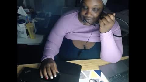 Snapshot of tierrahenri chatting on October 2025 01:11:02 PM Tierra Henri online show from October 2025 01:11:02 PM