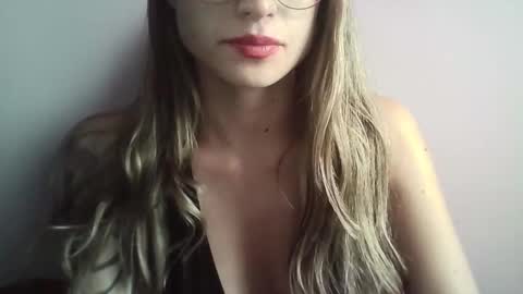 Tifanny online show from September 2025 10:32:01 PM