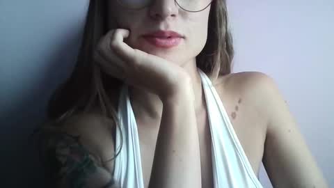 Tifanny online show from December 2025 02:00:02 PM